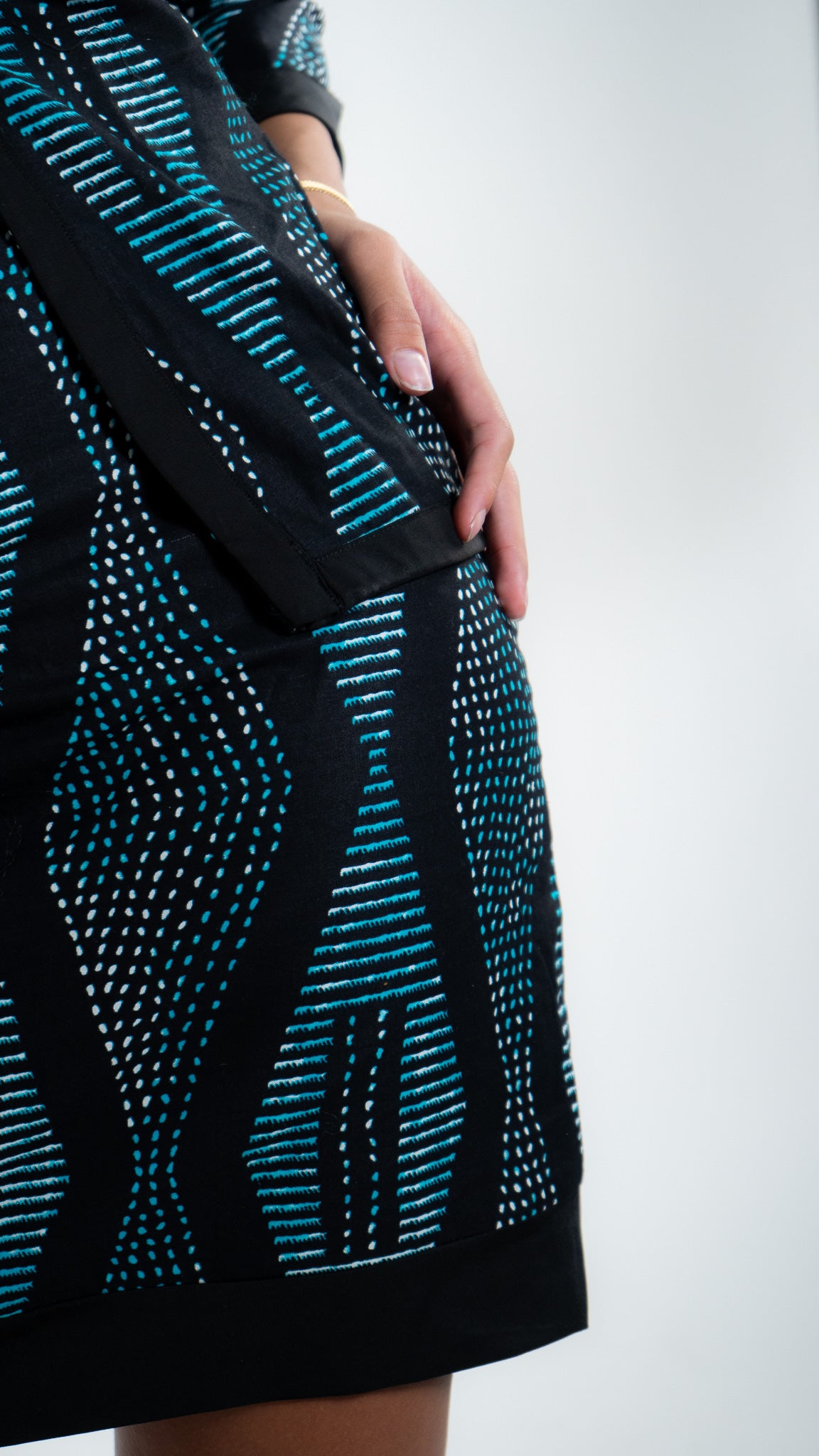 Haut Taly – Coton imprimé noir et turquoise