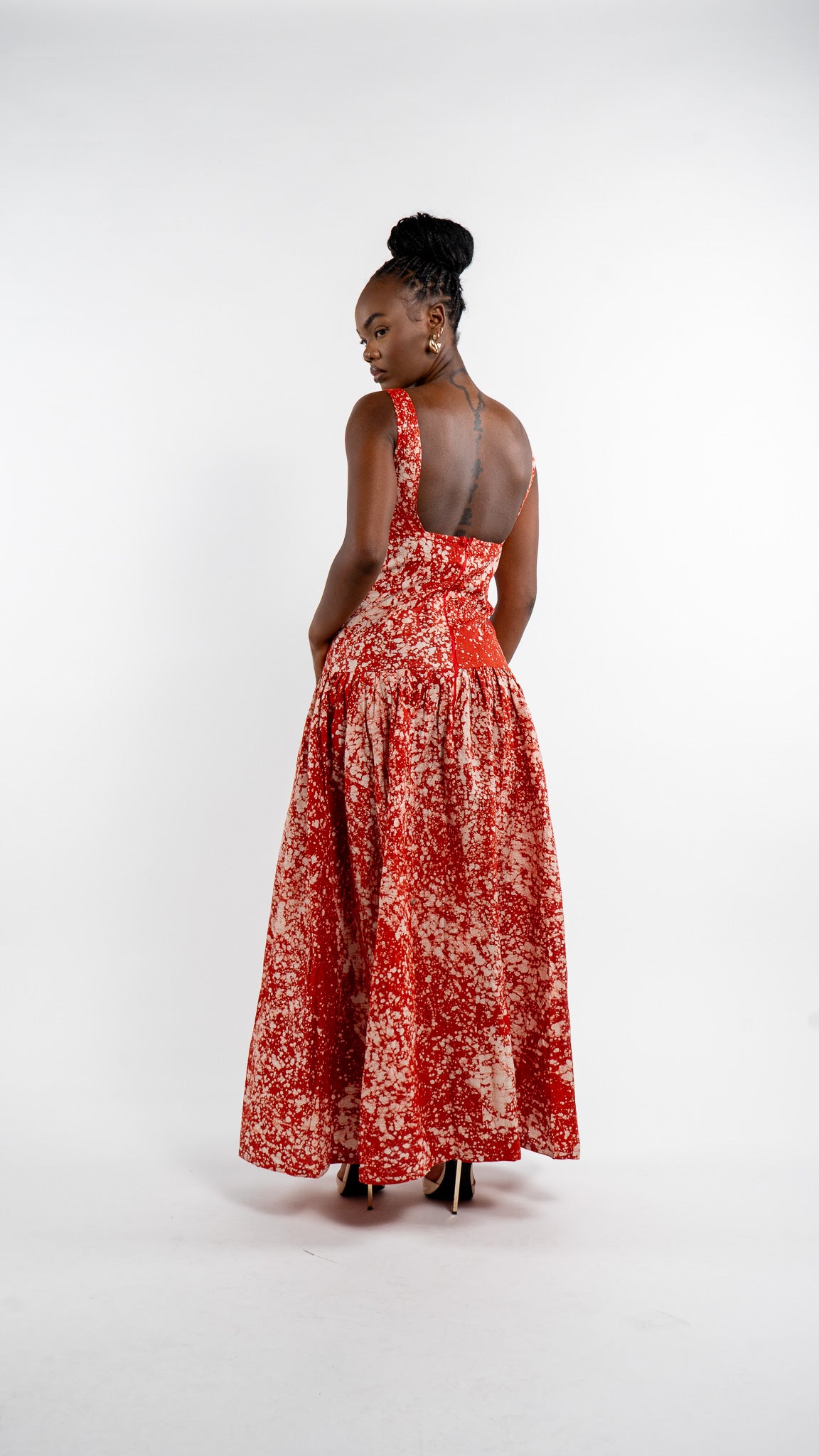 Robe Nyara – Élégance enracinée