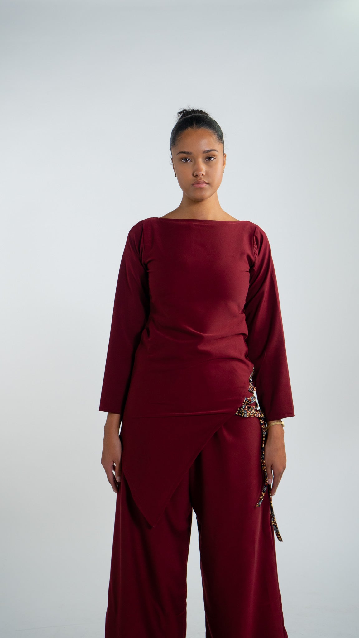 Pull  Liora – Bordeaux et détails pagne