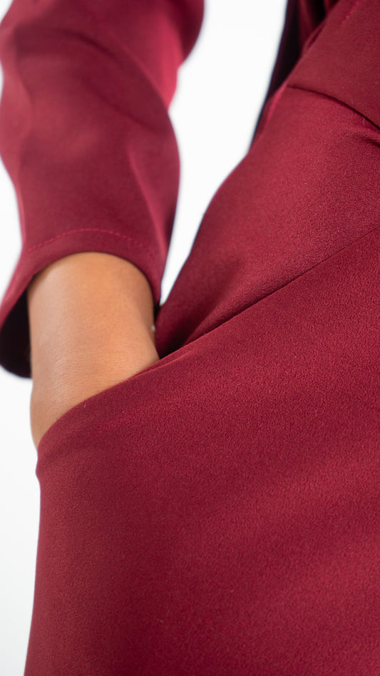 Pantalon Liora-Bordeaux et détails pagne